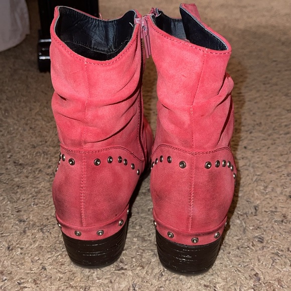 Women’s size 9 boots / perfect condition (never worn) / red / metal details - Picture 3 of 5